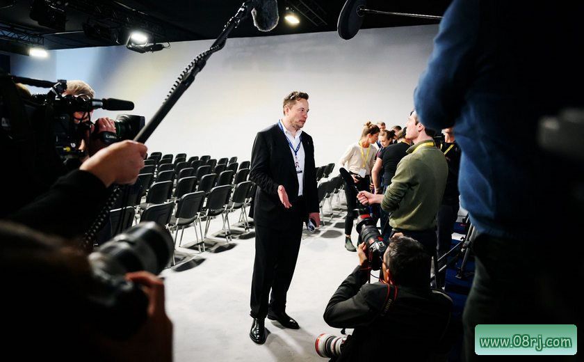 埃隆·马斯克推出Grok AI